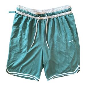 Nike Dri-FIT DNA men’s shorts, large, excellent condition